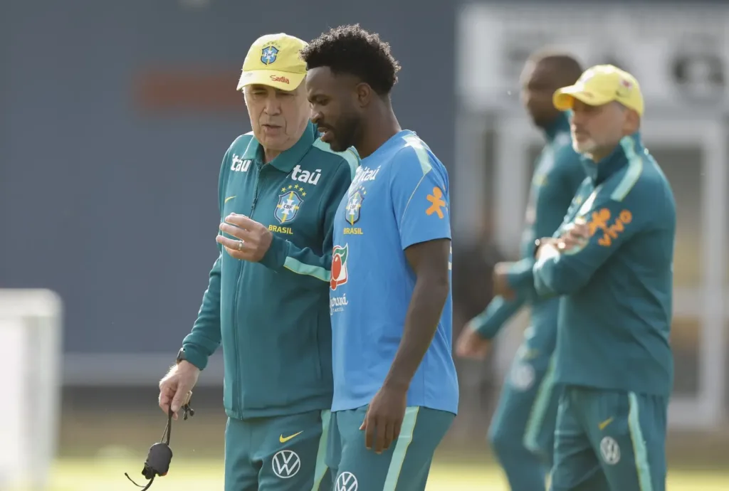Com Vini Jr. e mais seis jogadores da Copa, Ancelotti confirma Seleção para amistoso