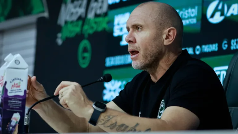 Mozart Santos exalta persistência e mantém vivo o sonho do acesso do Goiás