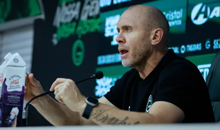 Mozart Santos exalta persistência e mantém vivo o sonho do acesso do Goiás