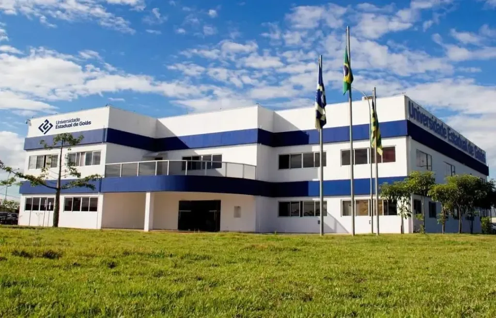 Provas do Vestibular UEG 2027/1 são aplicadas neste domingo (18)